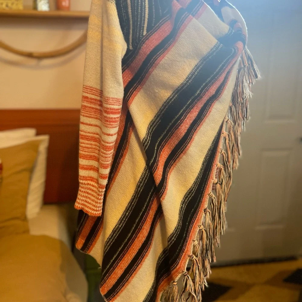 🖤 FINAL PRICE Thick Striped Fringe Sweater 🖤 Final Price - Picture 4 of 7